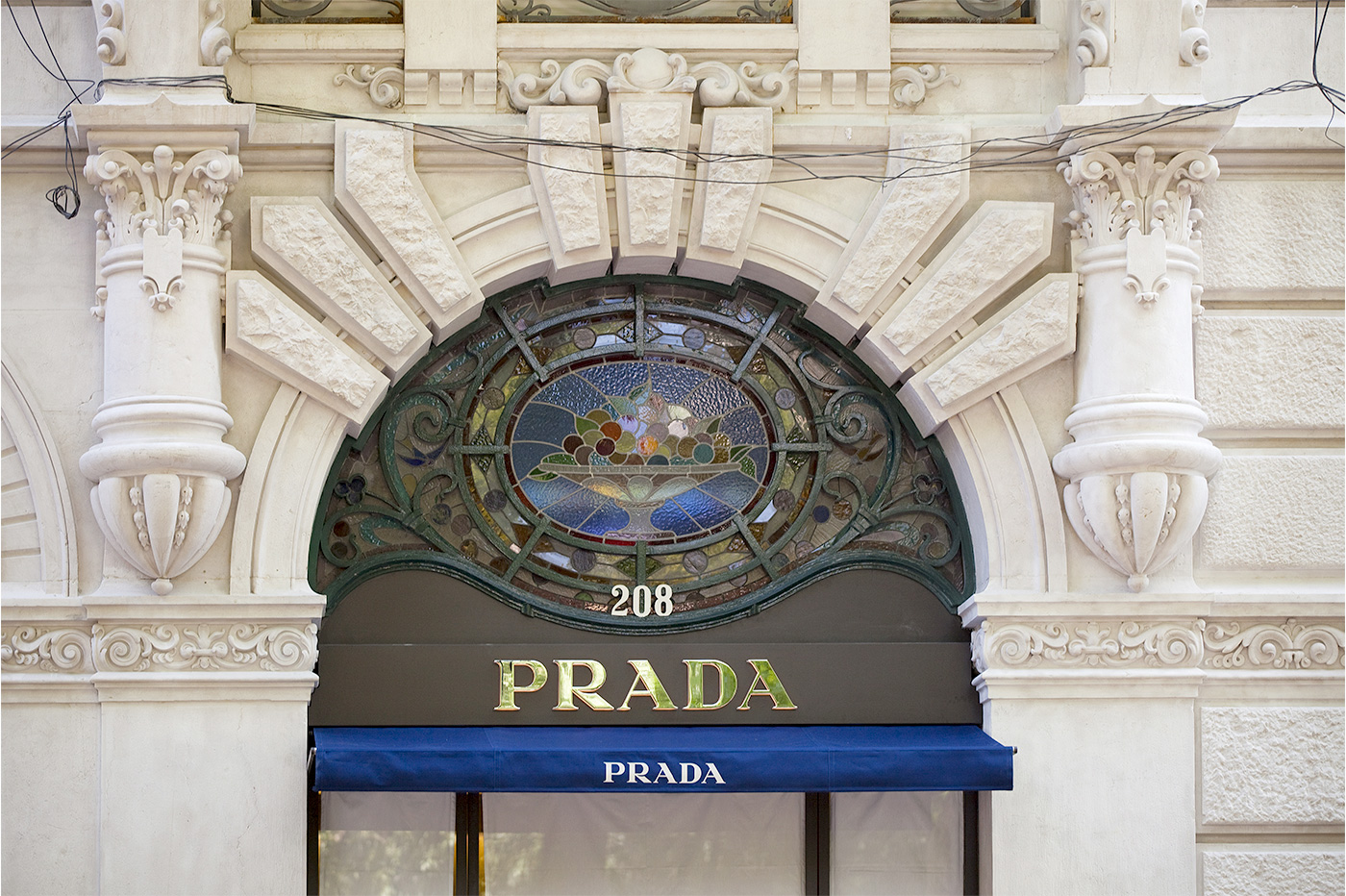 Prada: Construction works for a luxury street store - Tétris-db