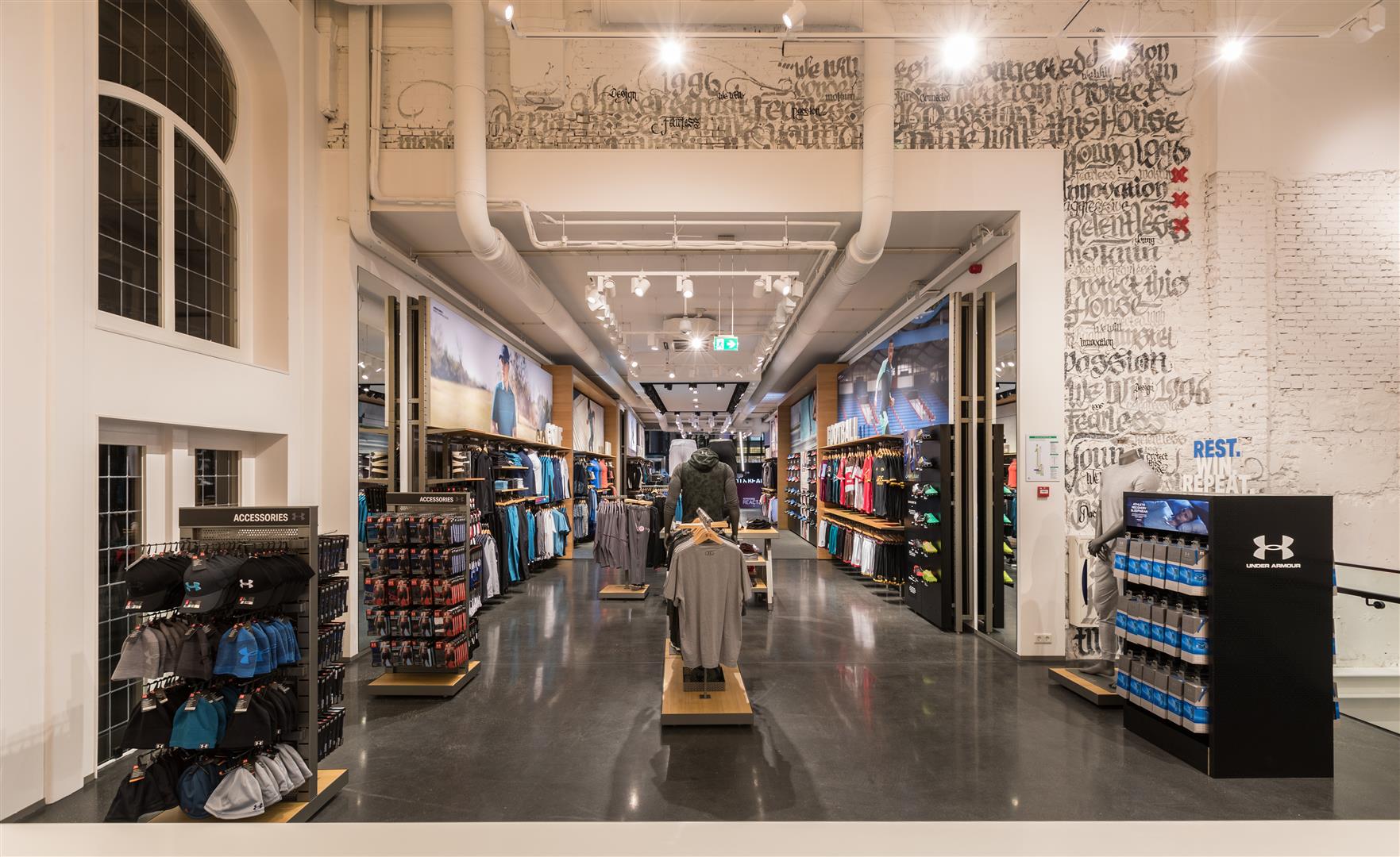 Giftig Atticus bus Under Armour: First flagship store in Europe - Tétris-db