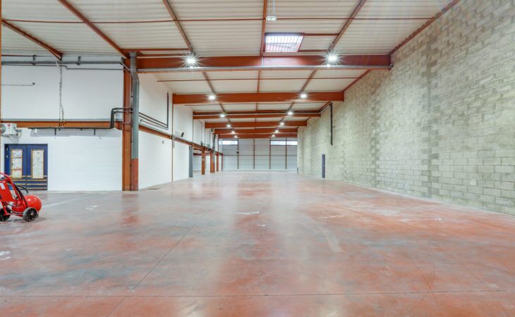 Renovation of a large warehouse with offices