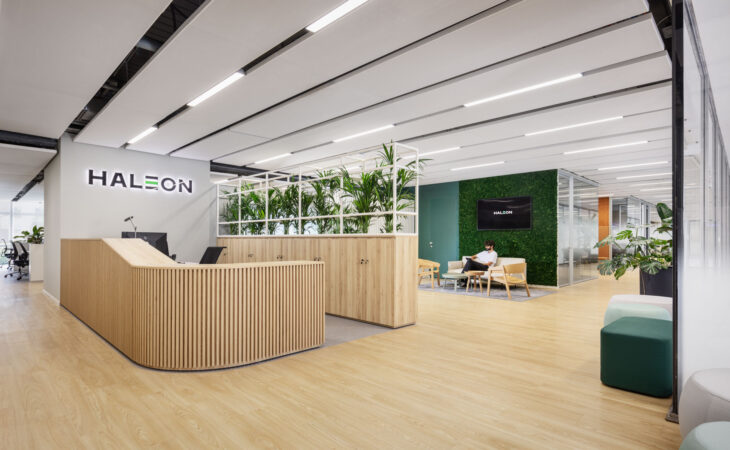 A comfortable and flexible office connected to its surroundings